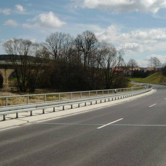 Vierbogige Eisenbahnbrücke mit Stützmauern Neustadt i. Sa.