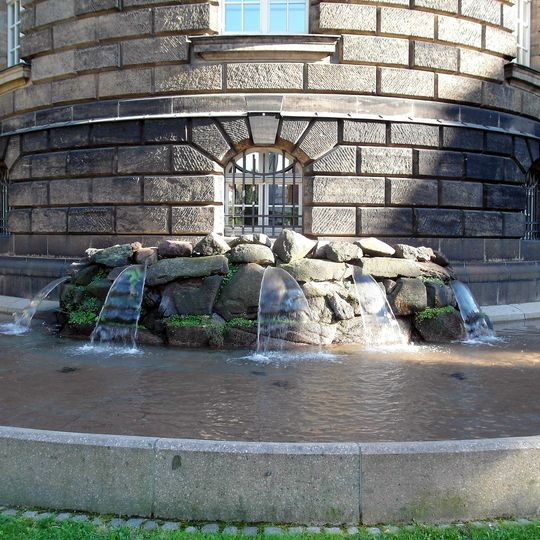 Brunnen an der Sächsischen Staatskanzlei