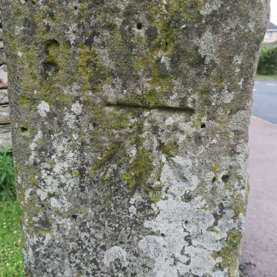 Milestone, E of jct with B4028