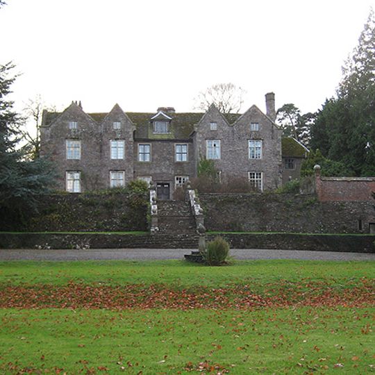 Llanvihangel Court