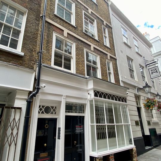 22, Devereux Court Wc2