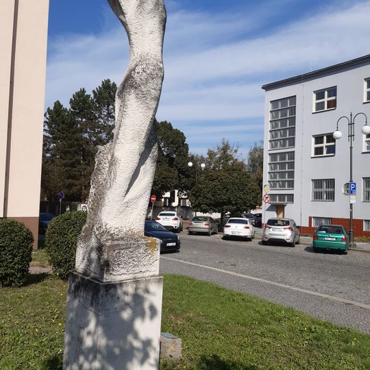 Plastika Nový život v Pardubicích v ulici Na Třísle
