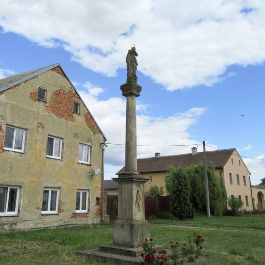 Sloup Panny Marie v Renotech na návsi