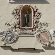 Heiligenbildnische mit Stuckrahmung