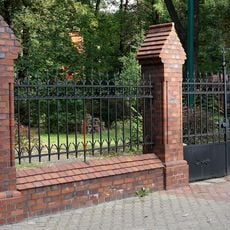 Ogrodzenie kościoła ewangelickiego w Chorzowie