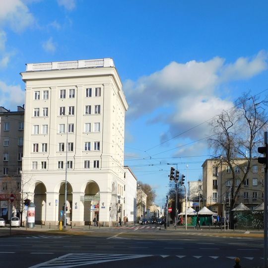 Blok przy alei Jana Pawła II 32