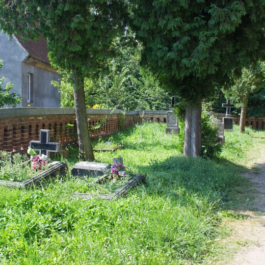 Cmentarz przykościelny w Sułowie