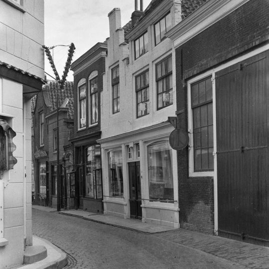 Huis met geverfde trapgevel