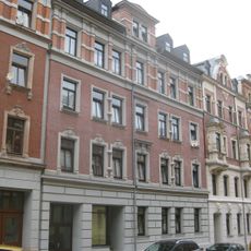 Mietshaus in geschlossener Bebauung Uhlandstraße 11