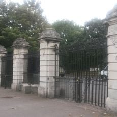 Roseberry Gate To Dulwich Park And Attached Railings