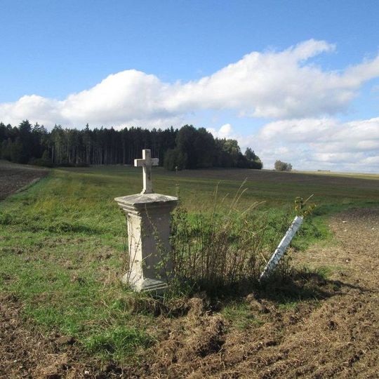 Kříž severně od Číhané v poli