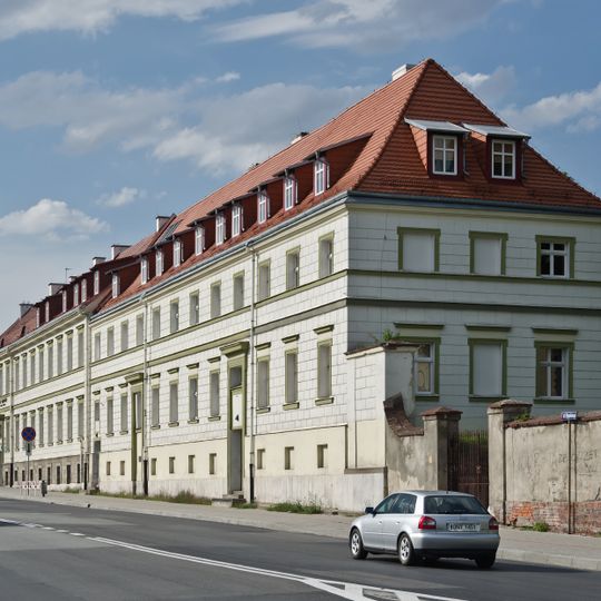 Klasztor, ob. szkoła