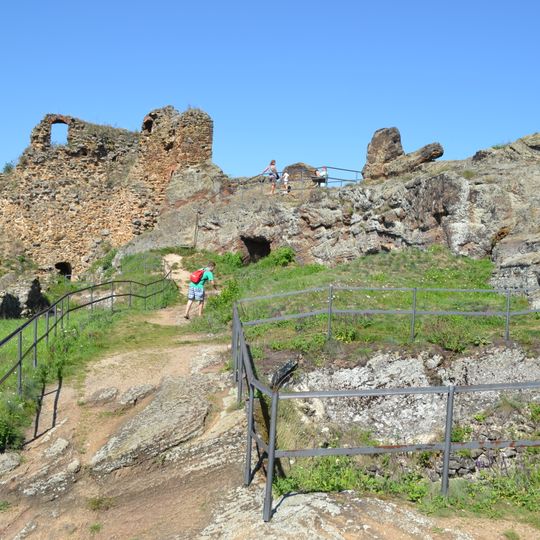 Fiľakovský hrad, nádvorie hradné I.