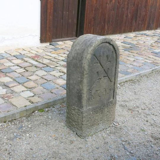 Křížový kámen u pivovaru v klášterní zahradě v České Lípě