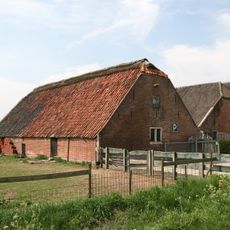 Schuur in Ambachtelijk-traditionele bouwtrant, als onderdeel van de boerderij