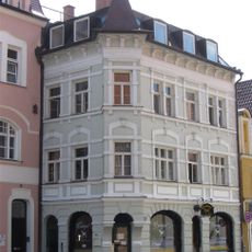 Wohn- und Geschäftshaus