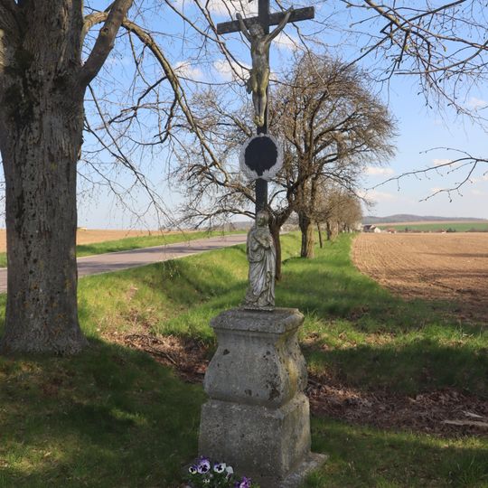 Kříž na rozcestí u Velkého Újezda
