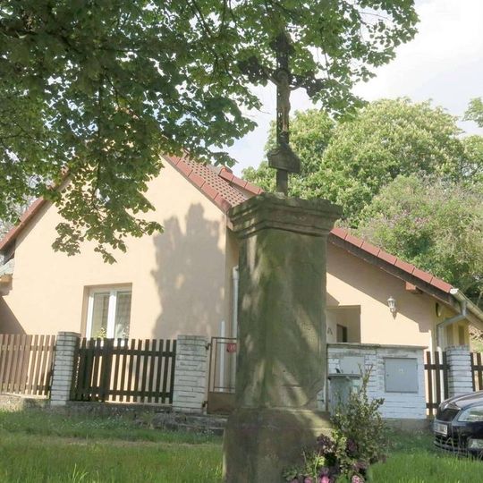 Kříž naproti kapli v Teplé