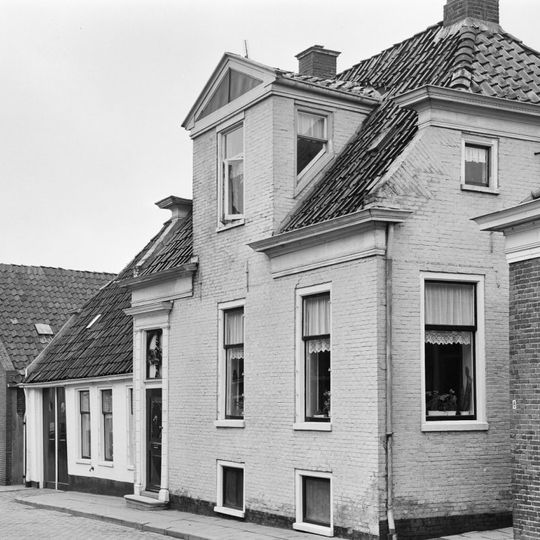 Hoogstraat 6, Eenrum
