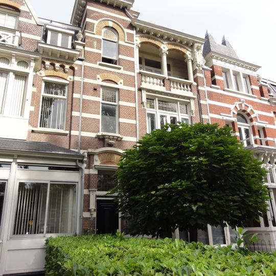 Herenhuis met hekwerken