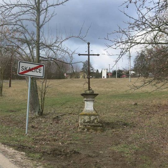 Kříž na západním okraji Skalice u Lovosic