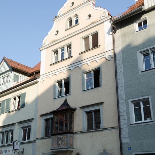 Wohn- und Geschäftshaus