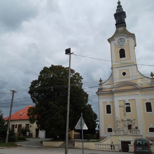 Areál farského kostola, kostol