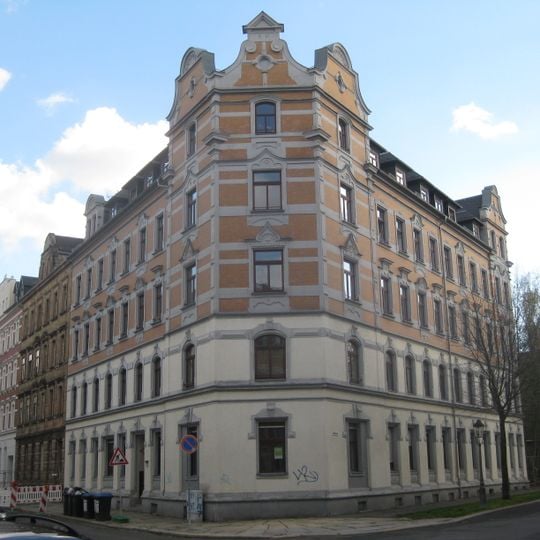 Mietshaus in ehemals geschlossener Bebauung in Ecklage Philippstraße 12