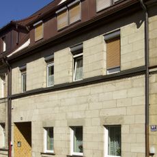 Wohnhaus, Polizeimauer