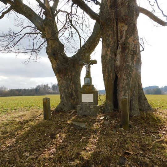 Kříž v poli západně od Růžené