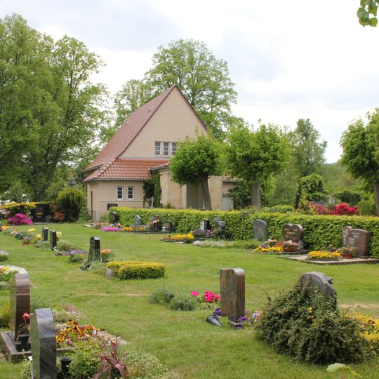 Kapelle, Grabmal, zwei Grabanlagen und sämtliche schmiedeeiserne Grabeinfriedungen Bischofswerdaer Straße