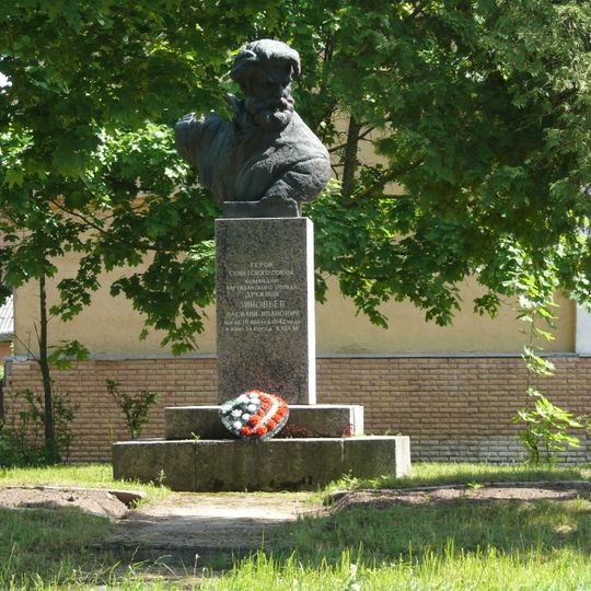 Памятник герою Советского Союза, командиру партизанского отряда «Дружный» В.И. Зиновьеву