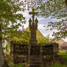 Kříž u křižovatky v Rakově