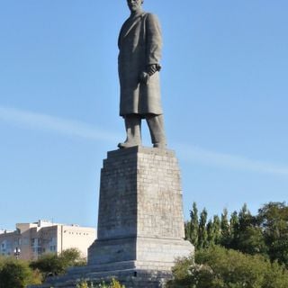 Monument to Lenin at the entrance of the Volga-Don canal