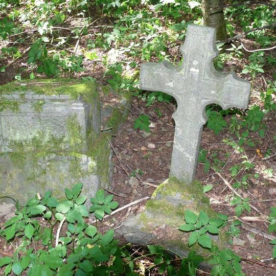 Kříž jižně od Sezemína