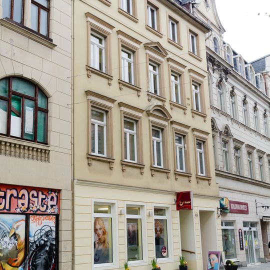 Mietshaus in geschlossener Bebauung Hauptstraße 49
