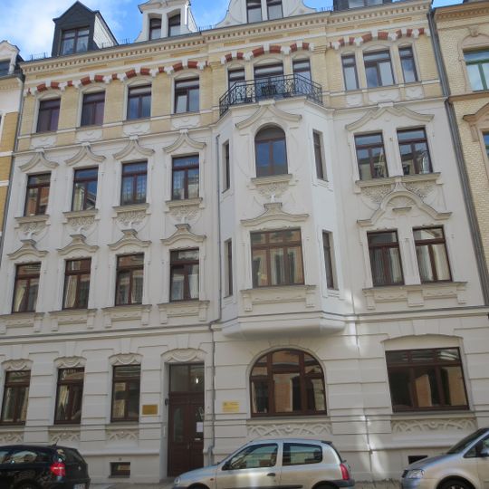 Mietshaus in geschlossener Bebauung Rudolf-Breitscheid-Straße 15