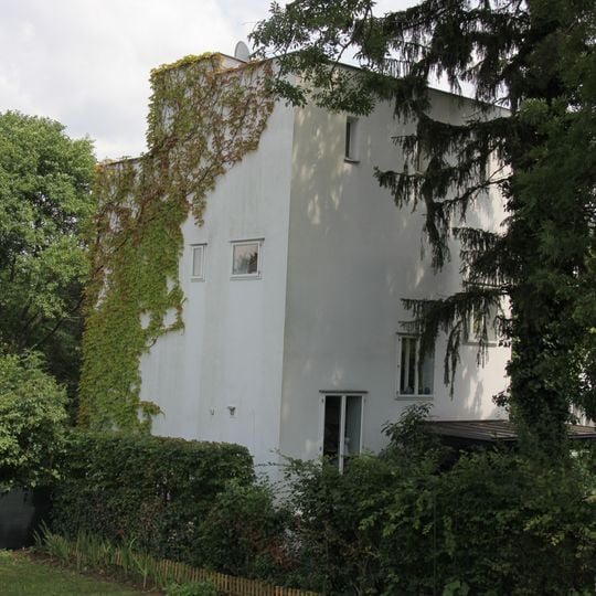 Siebzehn-Föhren-Gasse 4