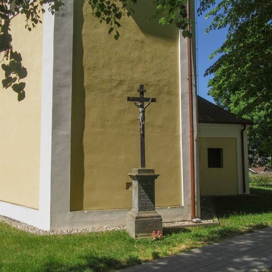 Kříž v Morkovicích za kostelem