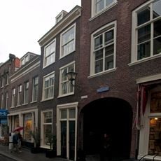 Pand met bakstenen gevel