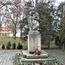 Pomník obětem okupace 1939-45 na návsi v Čachovicích