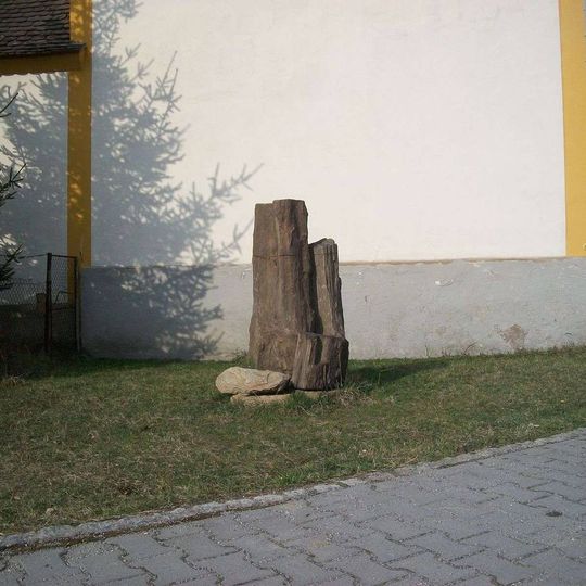 Zkamenělý kmen stromu v Žilově