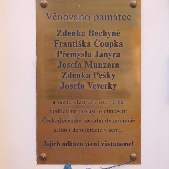Plaque to social democrats at Lidový dům