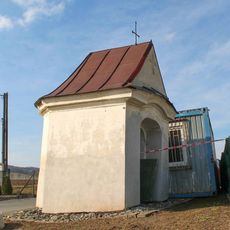 Kaplička v Horní Libině na okraji u cesty