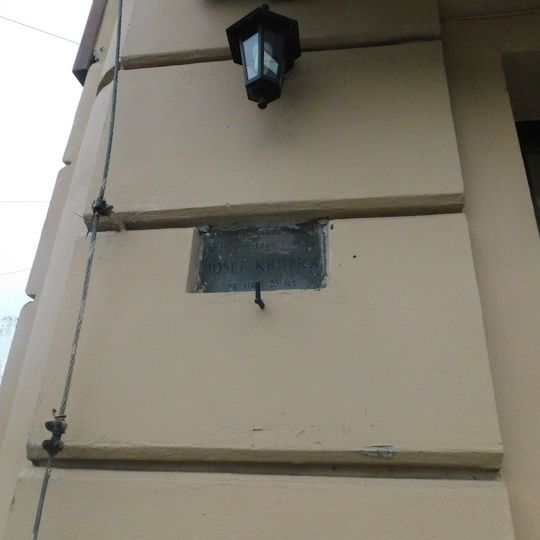 Pomník Josefa Krupky na domě Bělohorská 274/9 na Břevnově