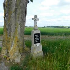 Kříž u cesty severně od Martinic