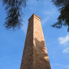 Xemeneia de la pista d'atletisme de les Bòbiles