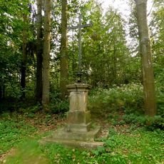 Kříž v parku v klášteře v Teplé