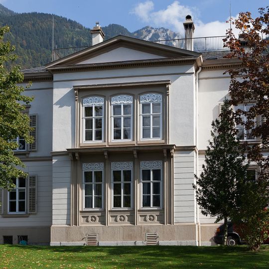 Villa Landhaus mit Gartenpavillon