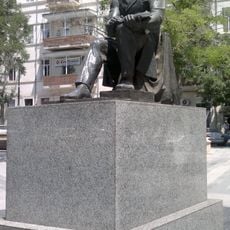Mirza Fetali Ahundov Heykeli